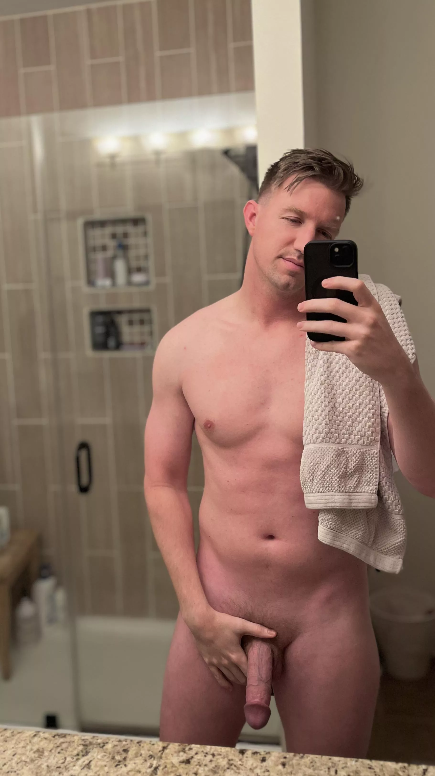 M 30 200lbs 6’3” - looking forward to finally showing off my progress this year after falling off my usual routine. For once an excited to be single!