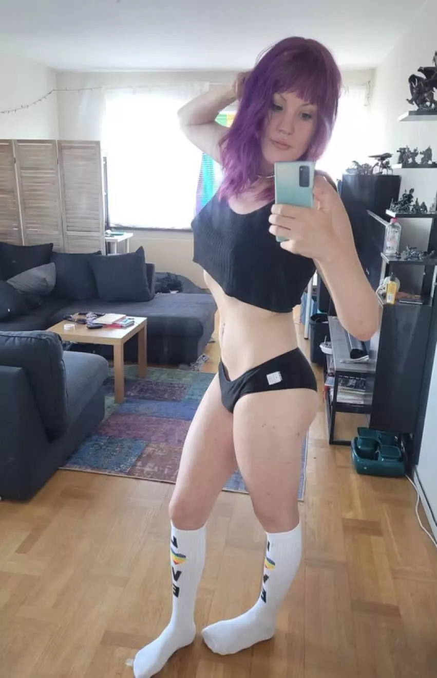 Mommy will humiliate the tiny clits of everyone who upv and say hi to this 😂🤏