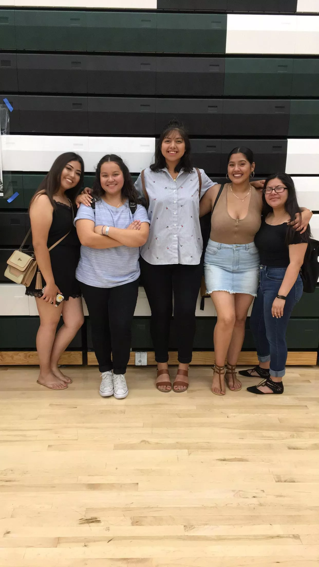 My Sister and friends. I’m into her friend on the left. DMs open