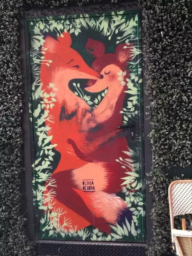 Probably non intentional furry art i saw in paris (vewy cute)