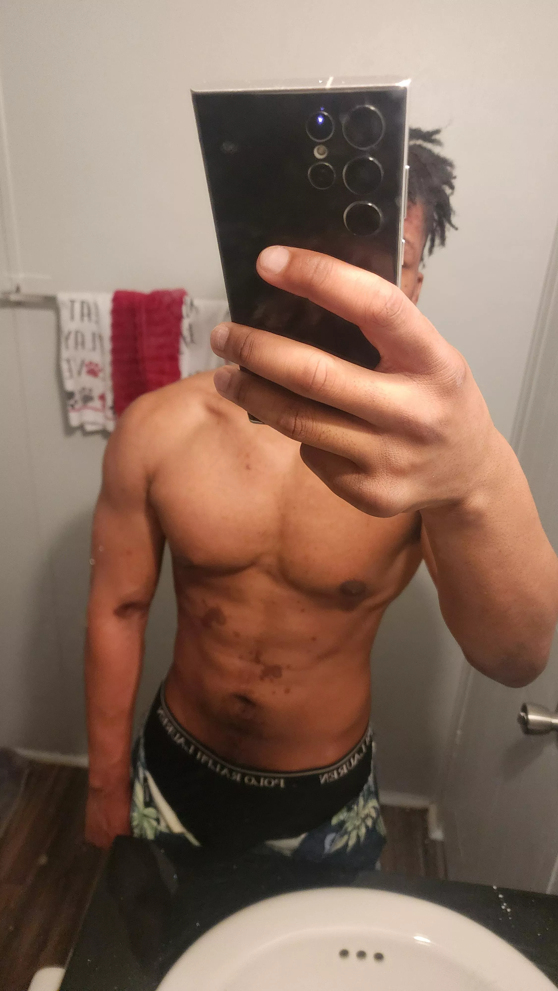 quality got scuffed but Hi🙋🏽‍♂️ I'm new here!