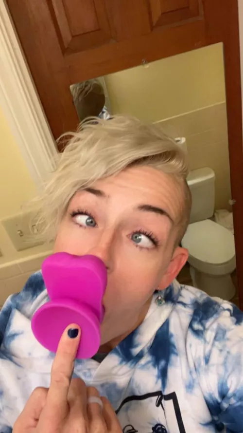 Short hair but I still suck good