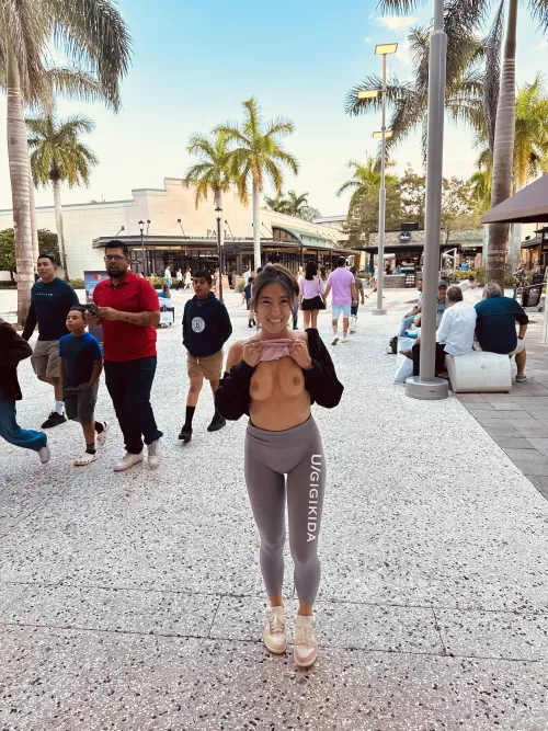 Showing off my titties in public brings me joy