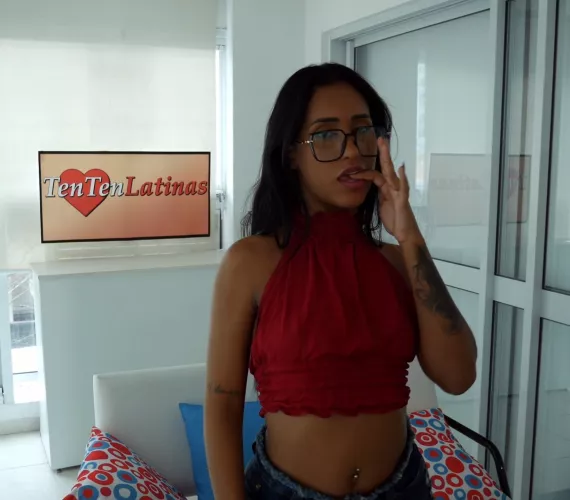 Tattooed sexy Brazilian? Yes, please!