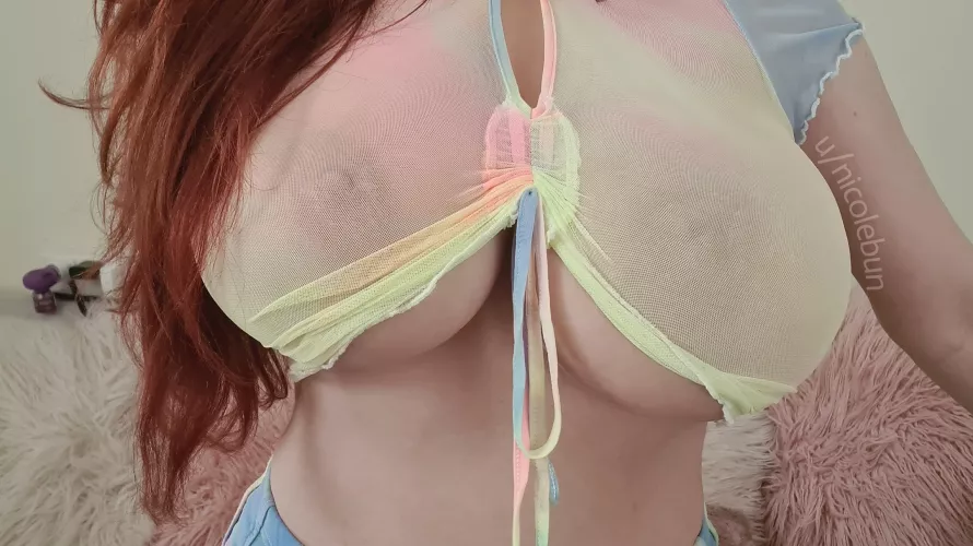 This top never stood a chance against my titties😳