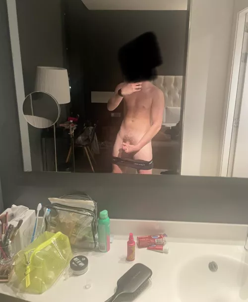 Wanking in our hotel room while my gf’s out 🤫