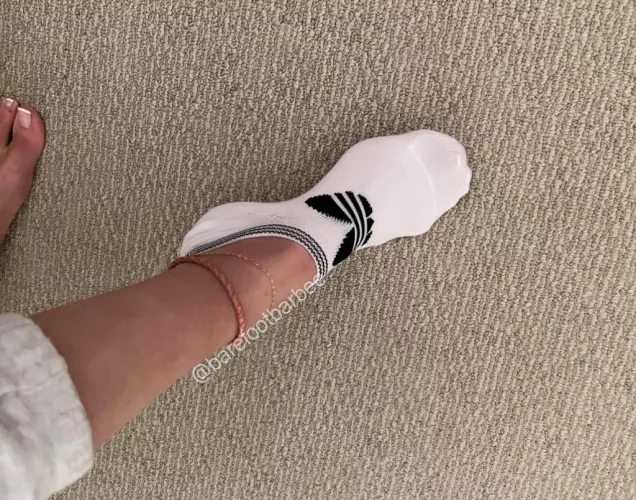 When the French tips peak through 🥵