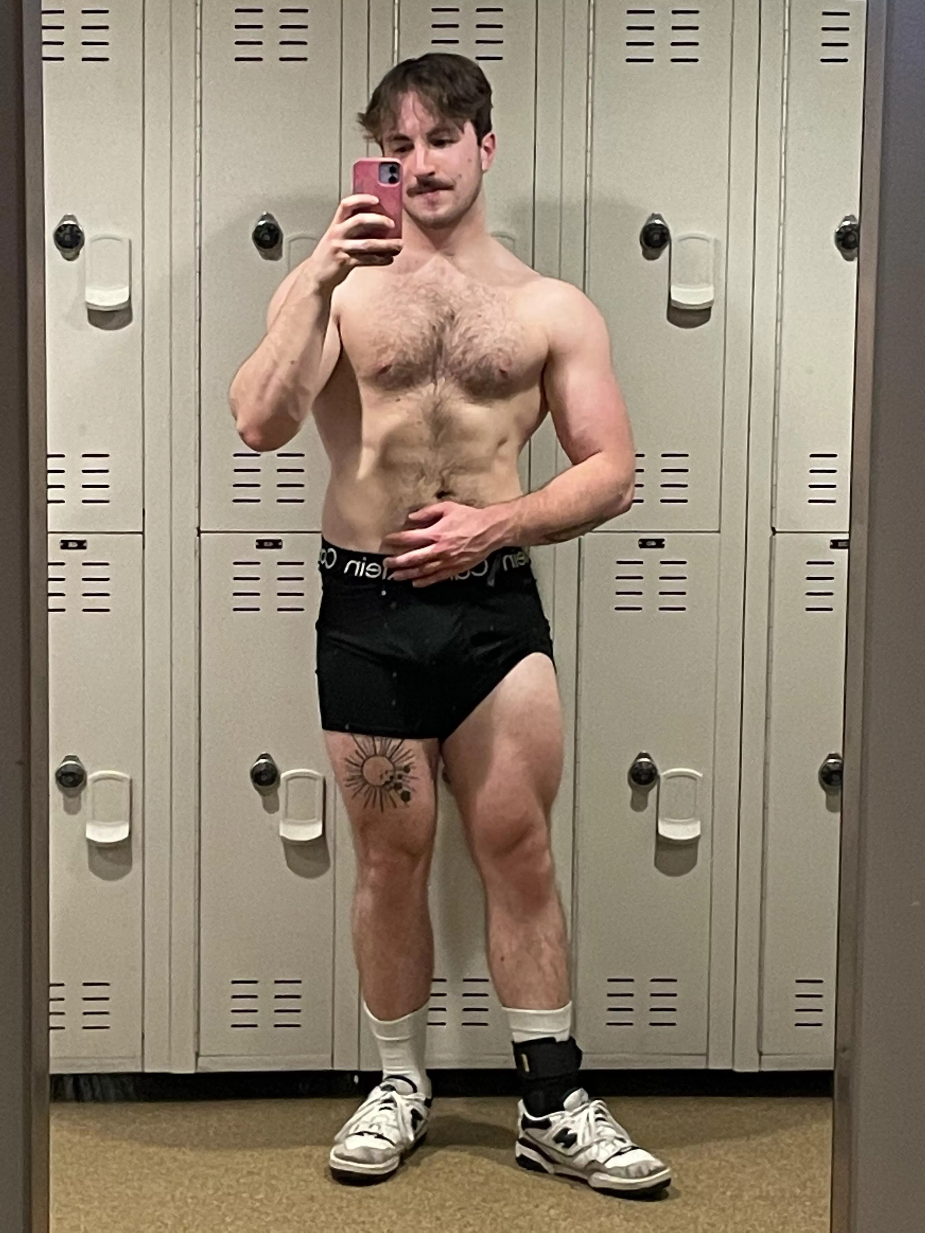 Who likes big legs? Taking gym buddy applications [m]