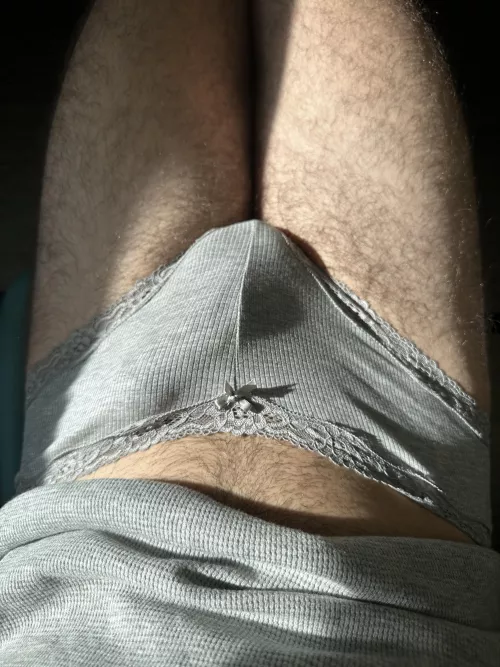 Work from home means no pants 🥰