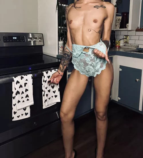 You down to cook something with me ?? 👩‍🍳 (F31)