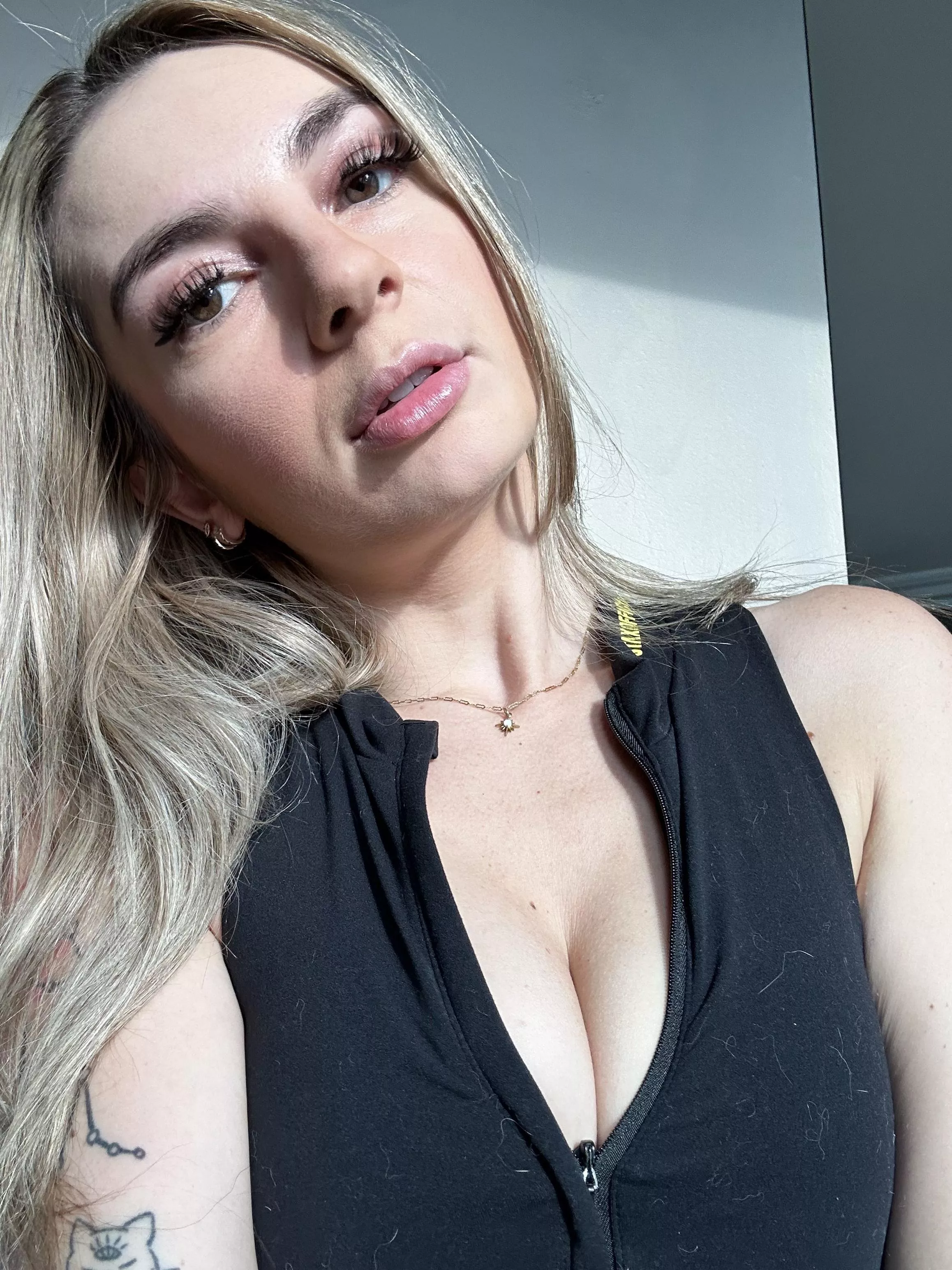 You’re only allowed to upvote this if you want to show me your tiny dick [oc] [domme]