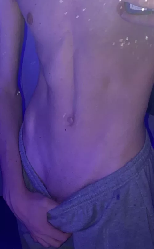 (18) ⬆️ if i can dm u.