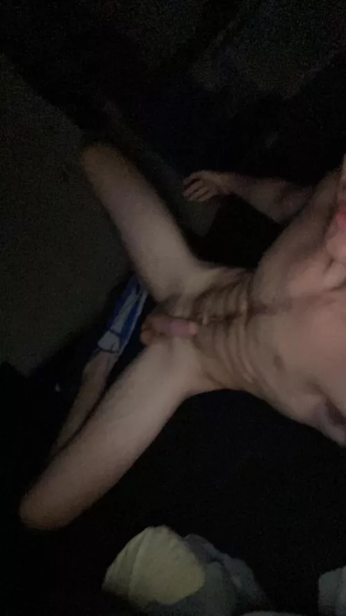 18 looking for some bros💪