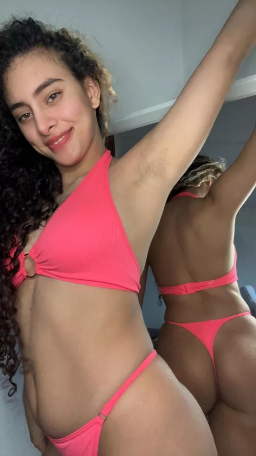 A cute armpit shot=)