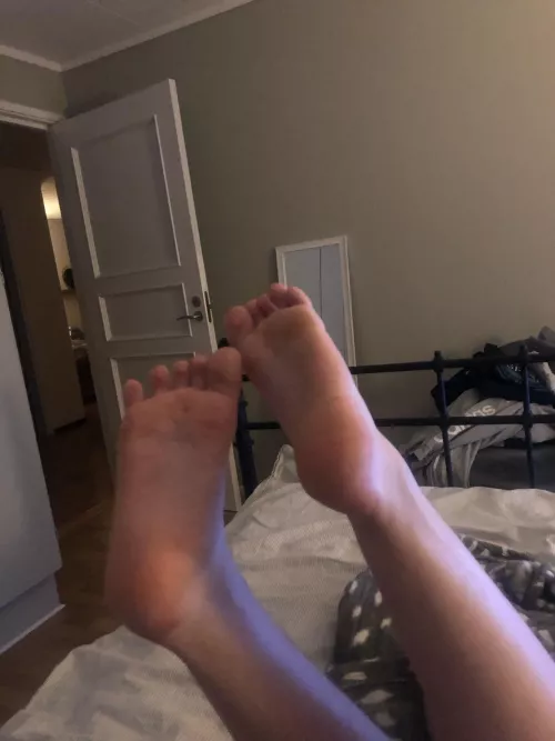 Anyone want to tickle them for me?😘