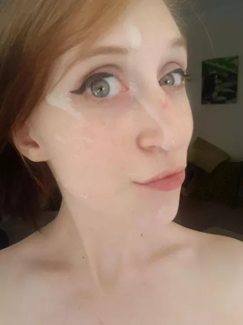 Can't resist a cheeky cumshot selfie with a thick juicy load on my face.
