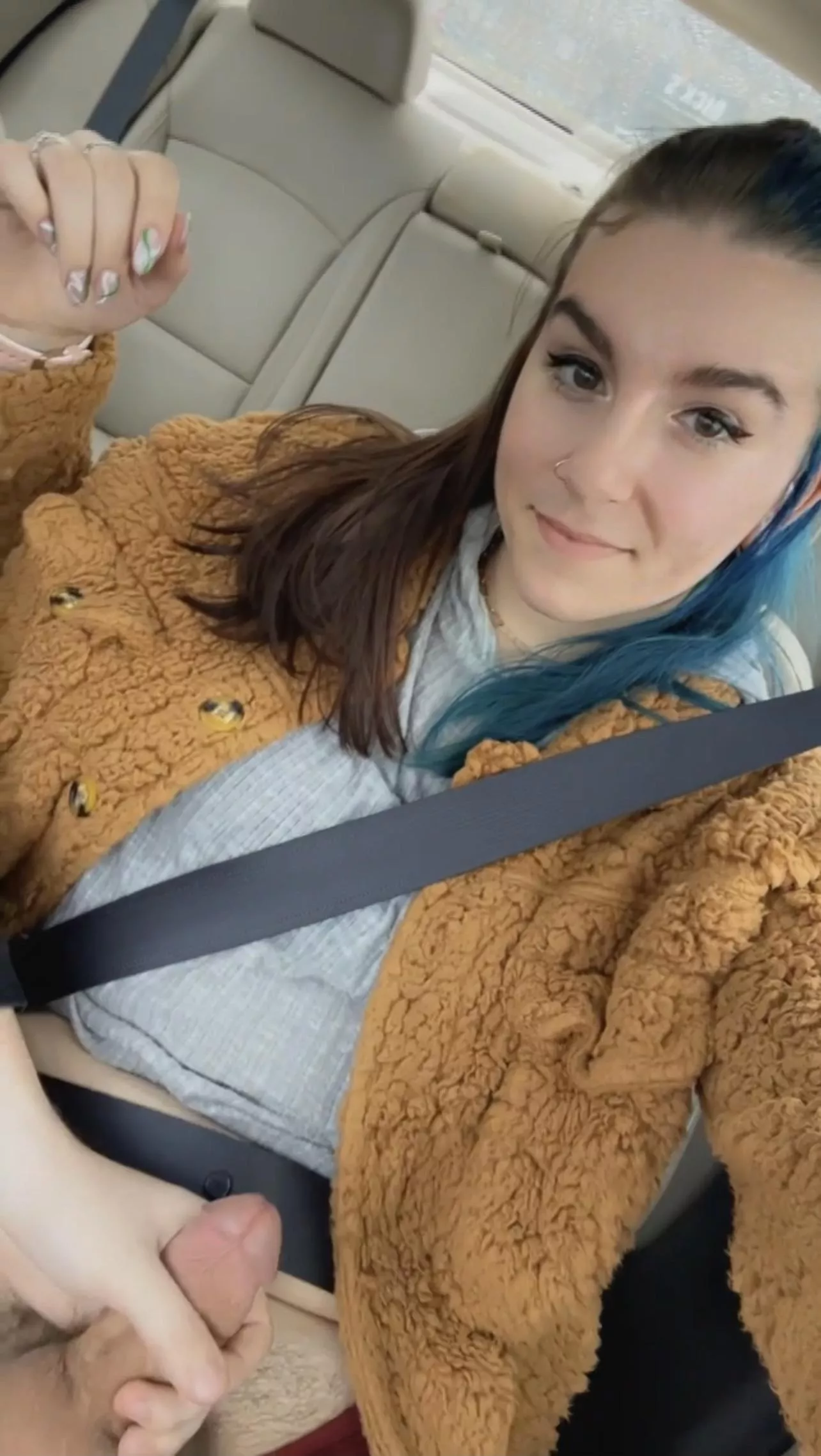 Car rides are always fun 🤭