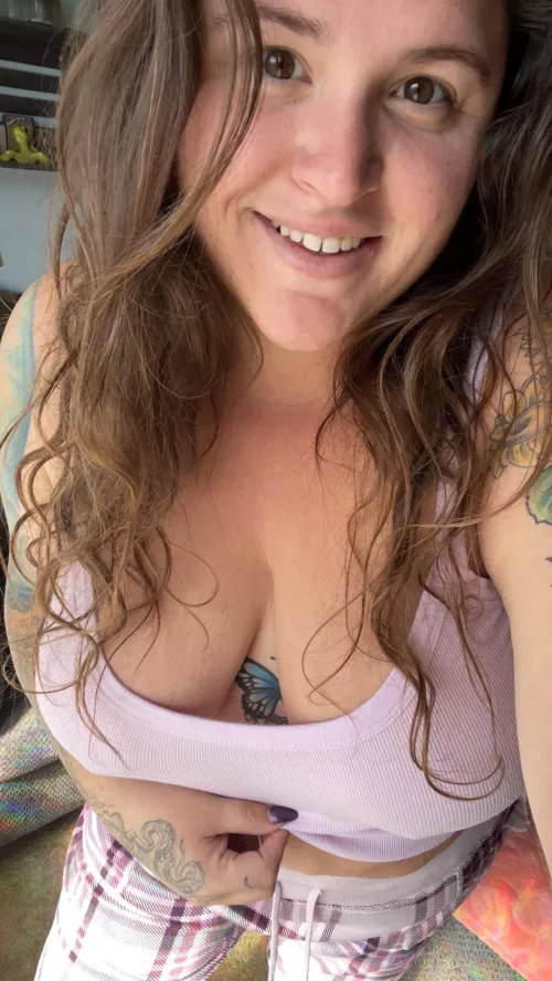 cum give these tatted bbw curves some attention!