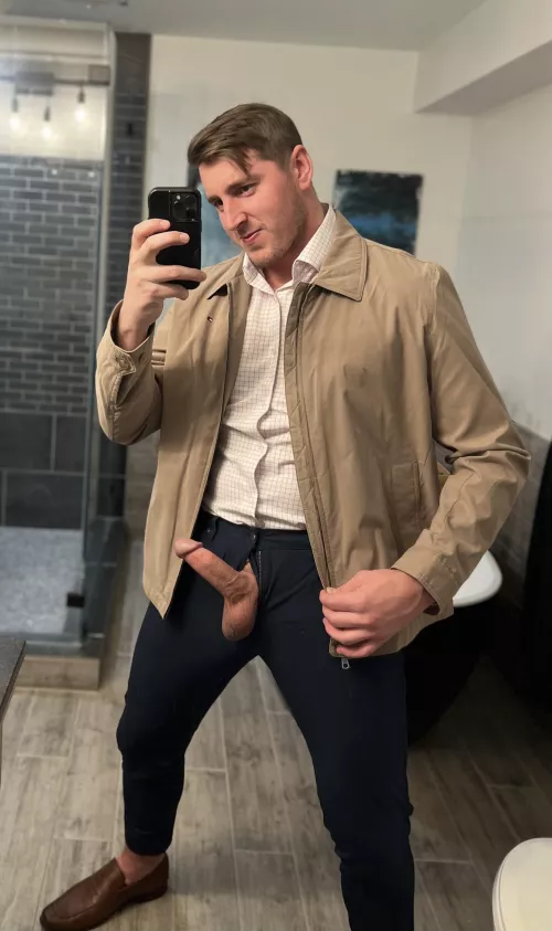 Daddy [30] has some naughty thoughts tonight… 😏