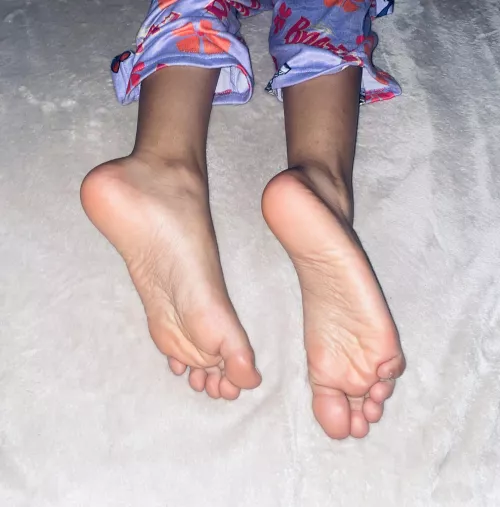 Did I catch you staring at my soles?😈🫶🏻(oc)