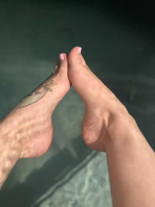 Do you like my cute little wet feet?