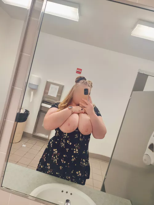 Flashing Friday. Hope no one walks in on me 😈