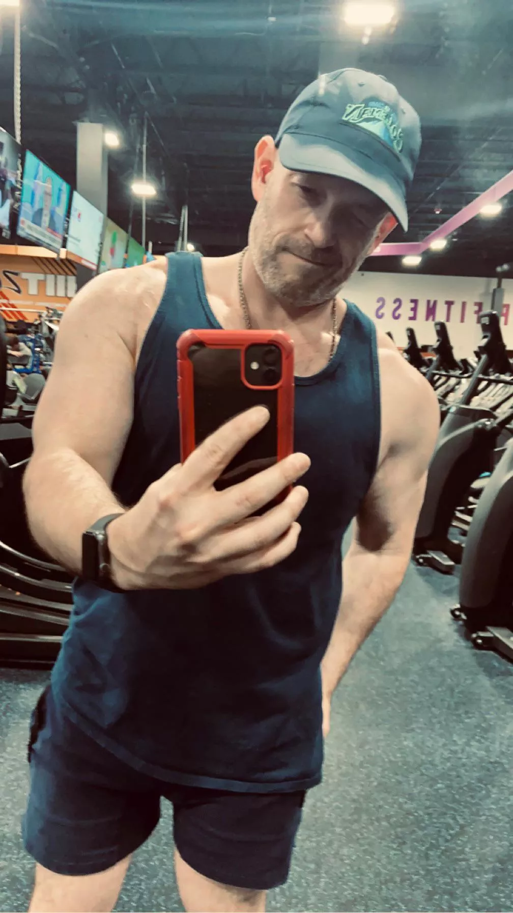 Friend just taught me that saved snaps look more like the selfie you’re trying to take. Gamechanger.