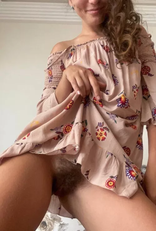 Full bush…. But who’s gonna fill my pussy?