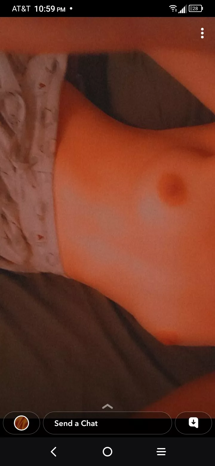 gf selling pics she 18 and 4'11