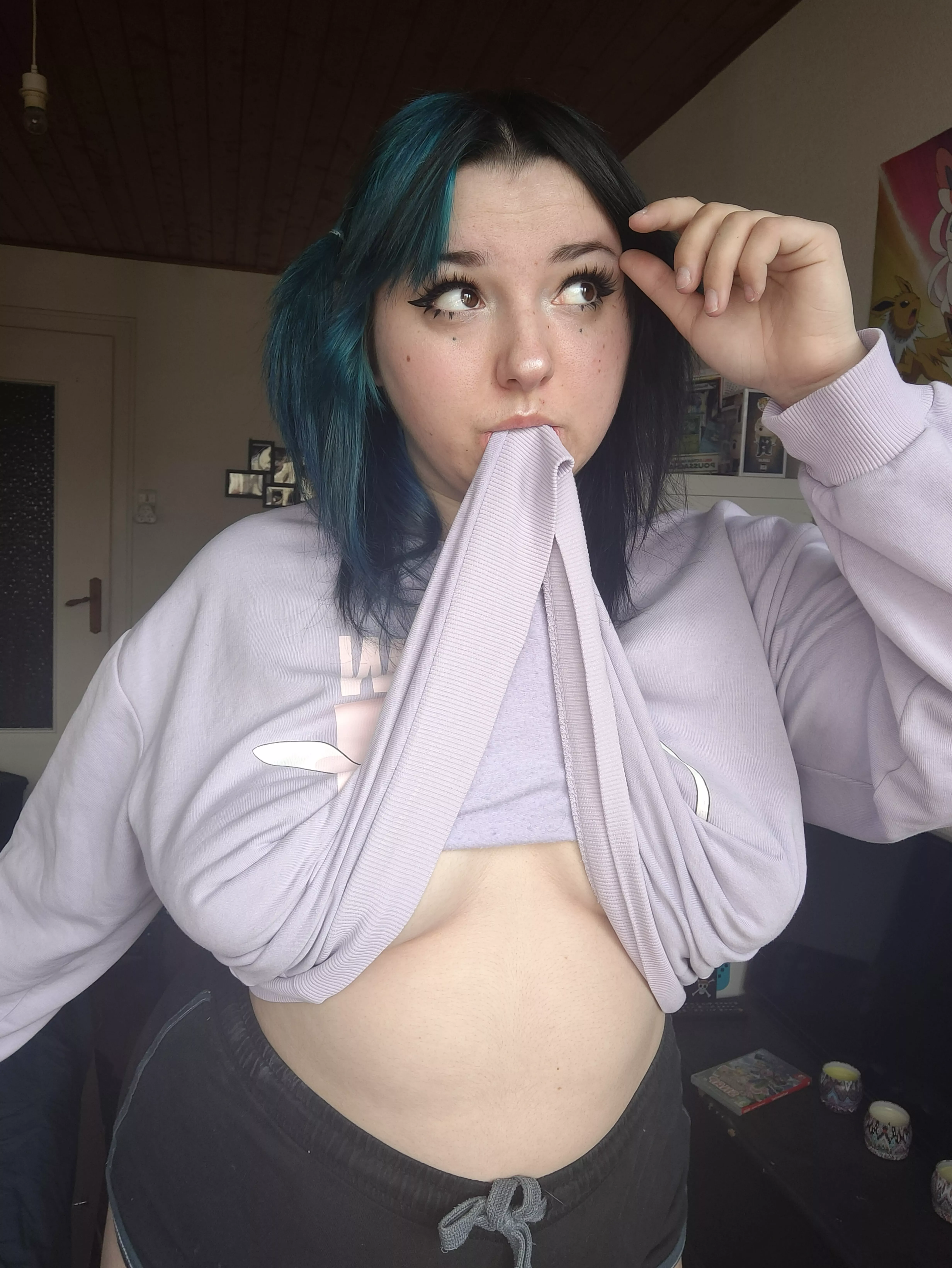 Guess what's hiding under this sweatshirt :3