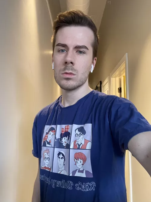 Happy Saturday! Kiki & I say hello 🐈‍⬛