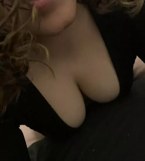 Heading to bed. Any takers for a virtual slumber party? 😉