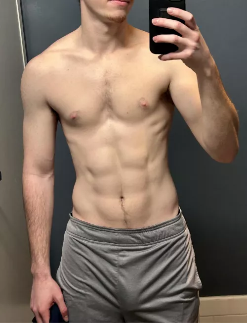 Hey my abs are up here 👀