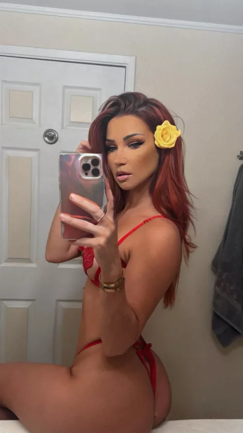 Hi! I’m a newbie on here but come chat with me tonight @Milanaa_moon ❤️😘