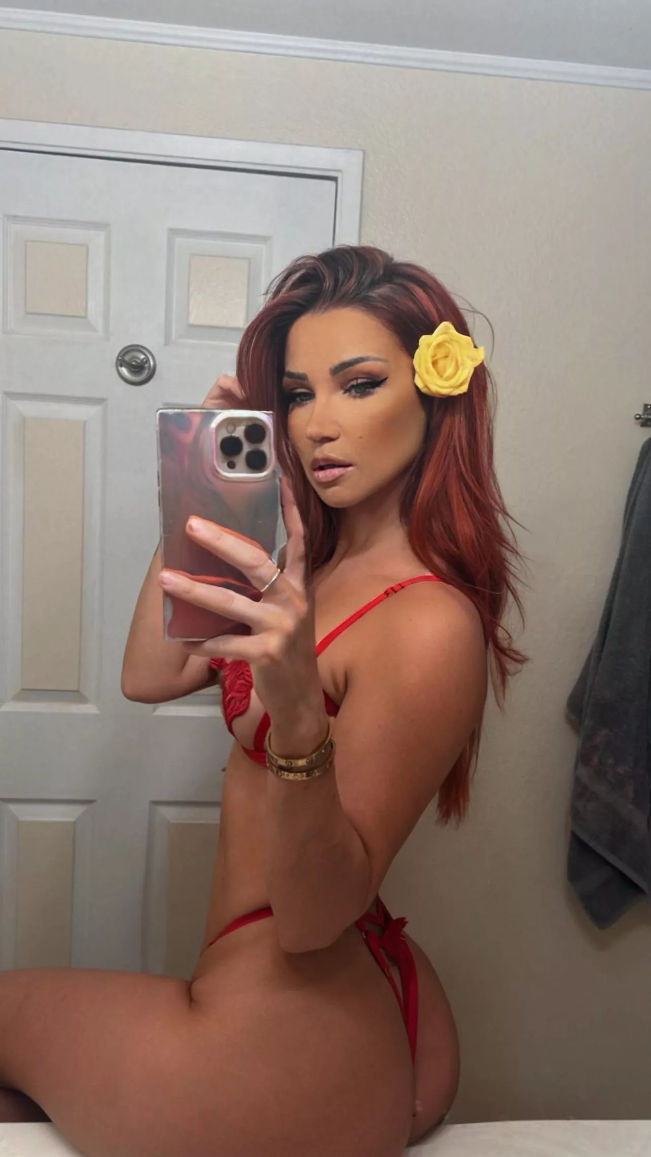 Hi! I’m a newbie on here but come chat with me tonight @Milanaa_moon ❤️😘