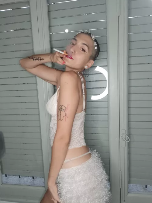 hi my love, do you want to lick me when i'm smoking? 🥵