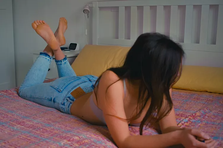 How long would it take you to surrender to my soles?! 👅💋