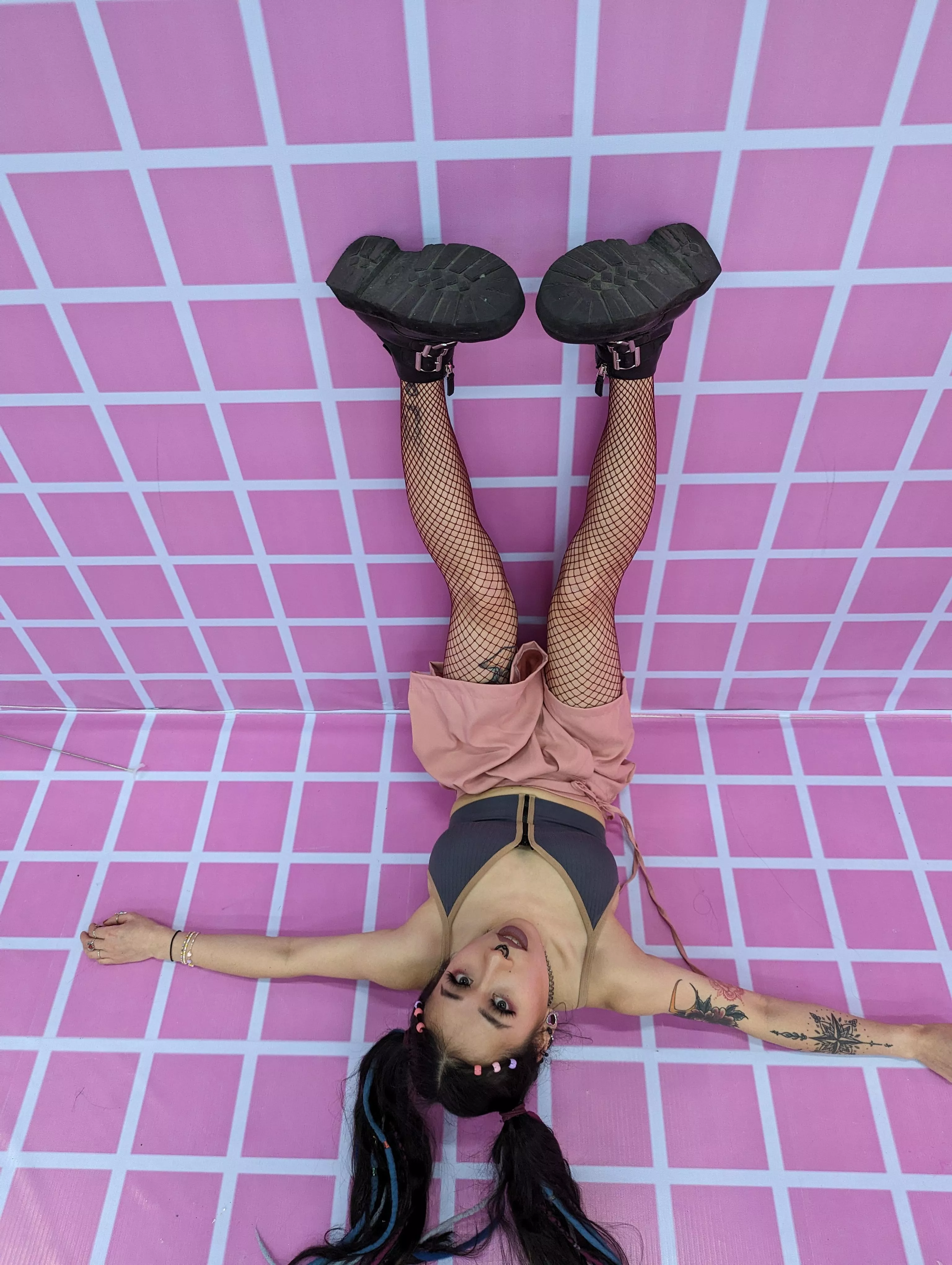 I love fishnetstockings!!! My legs look sooo good in them