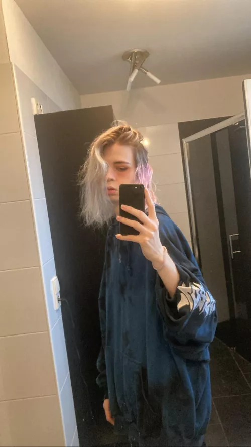 I may look scary, but im really cuddly QwQ