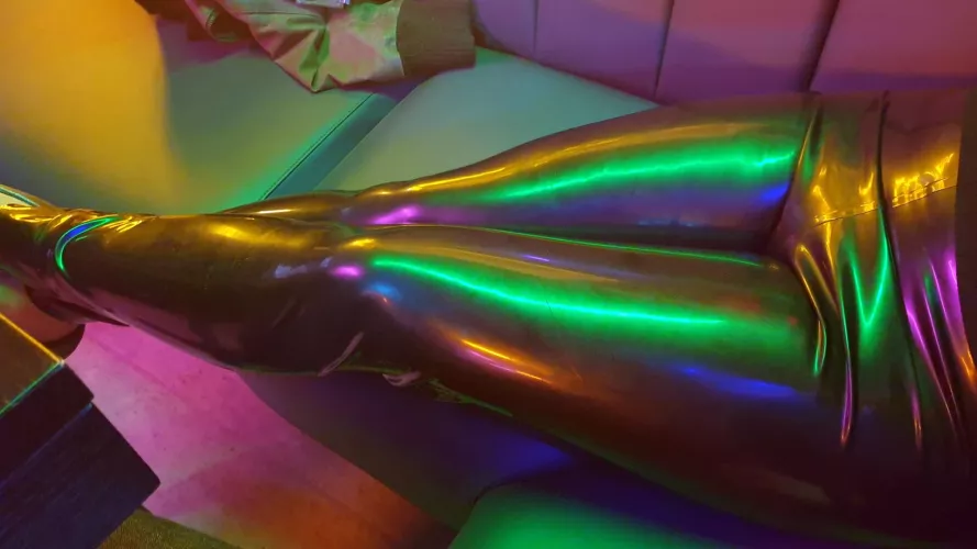 I wore my latex leggings to a bar. Nobody noticed. [OC]