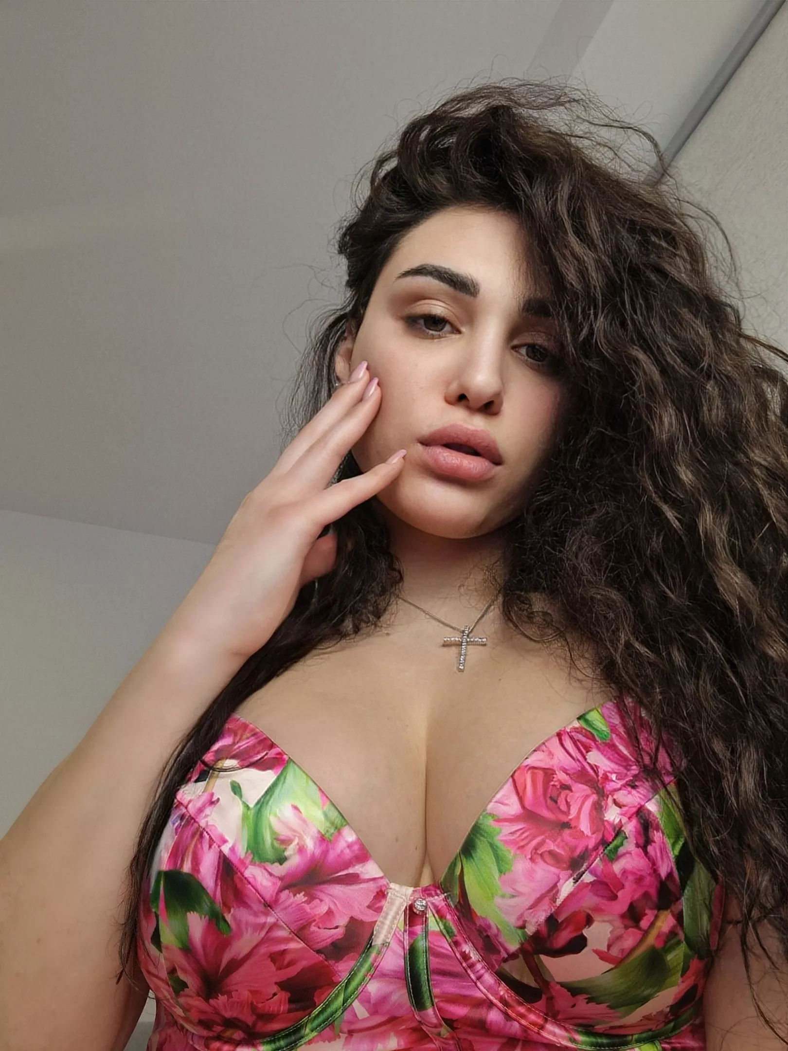 italian chick waiting for you 🌶