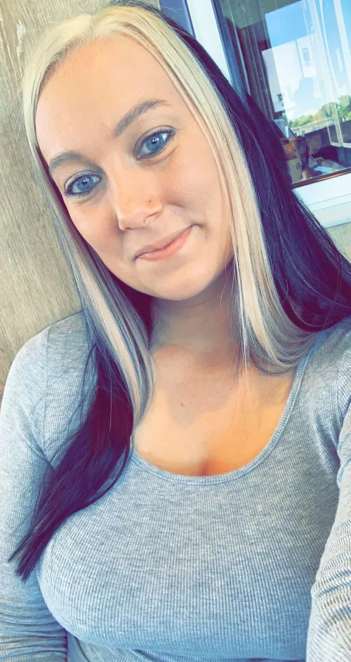 It’s Friday!! I’m bored, let’s play 😉 💦