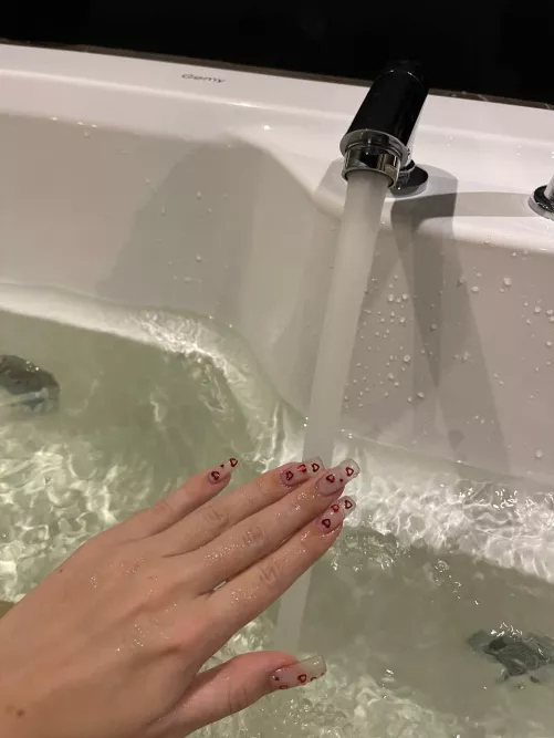 It's time for SPA and enjoying my nails