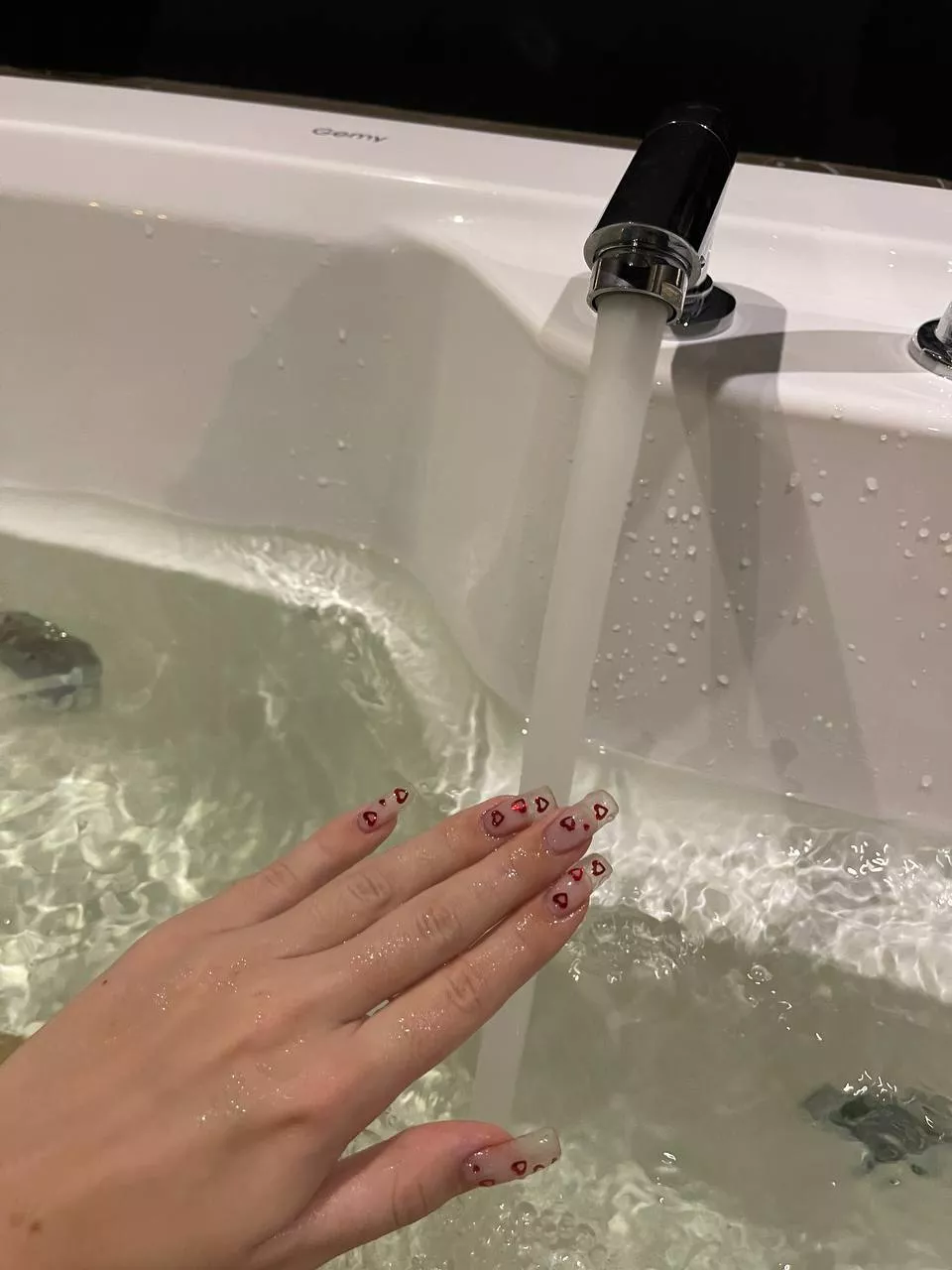 It's time for SPA and enjoying my nails