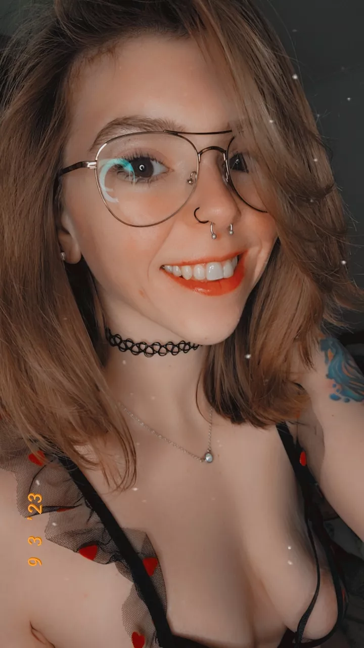 look like a barbie but she a brat fr ❤️💄