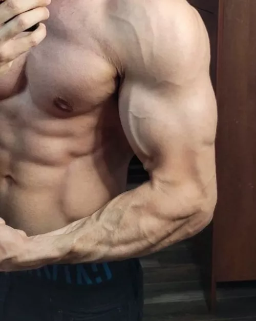 Muscular forearm 😌💪🏼