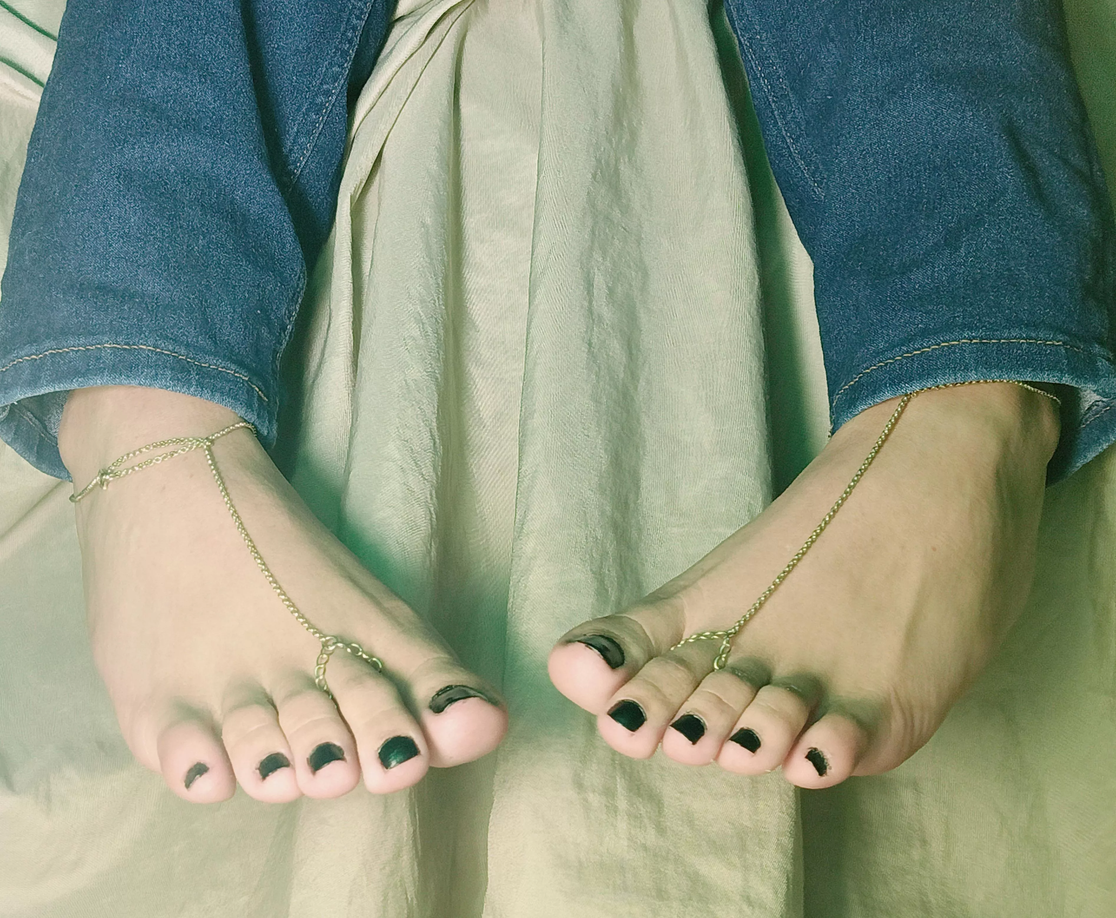 My feet need to feel your tongue