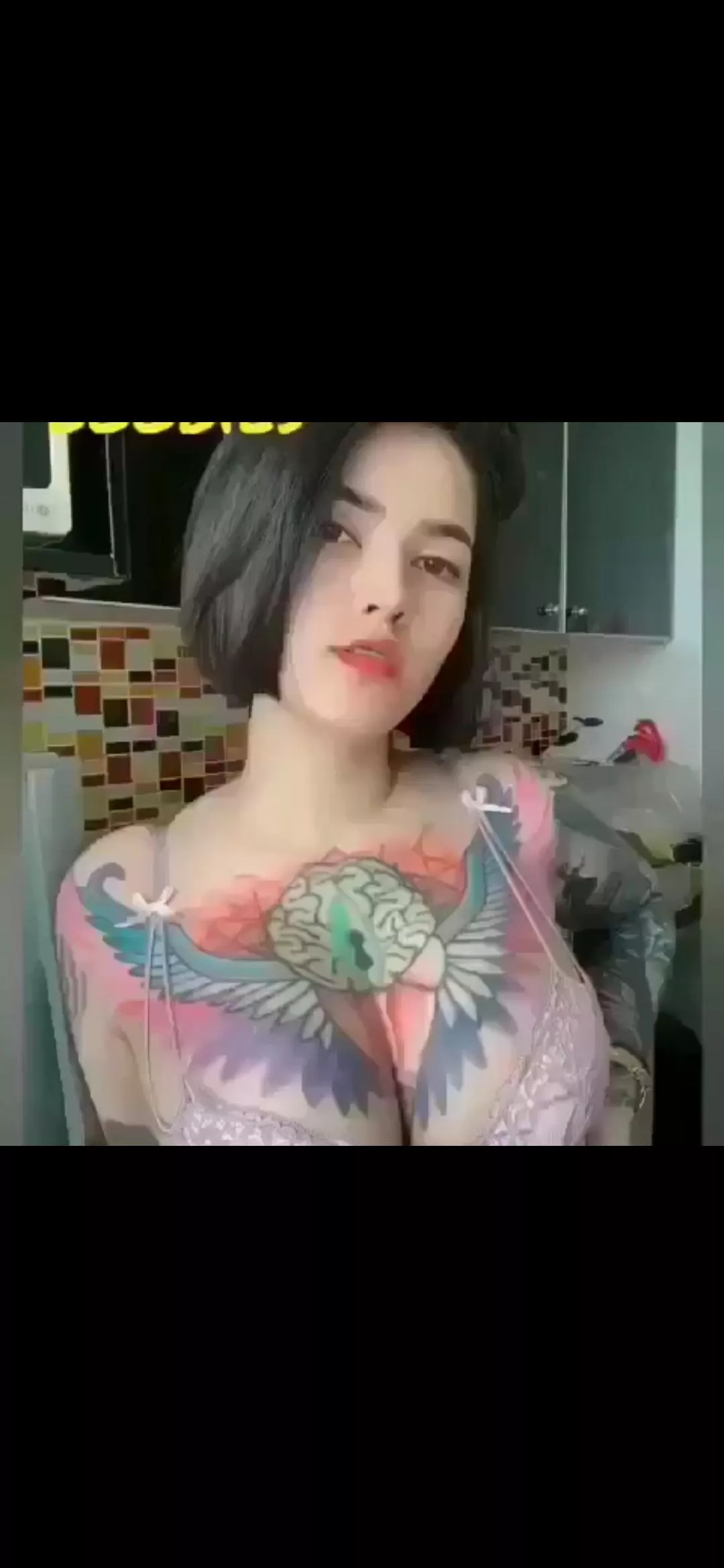 Need her name and sauce guys.