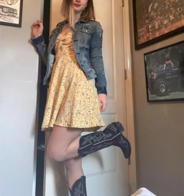 No bra or panties underneath. Was a windy day😏