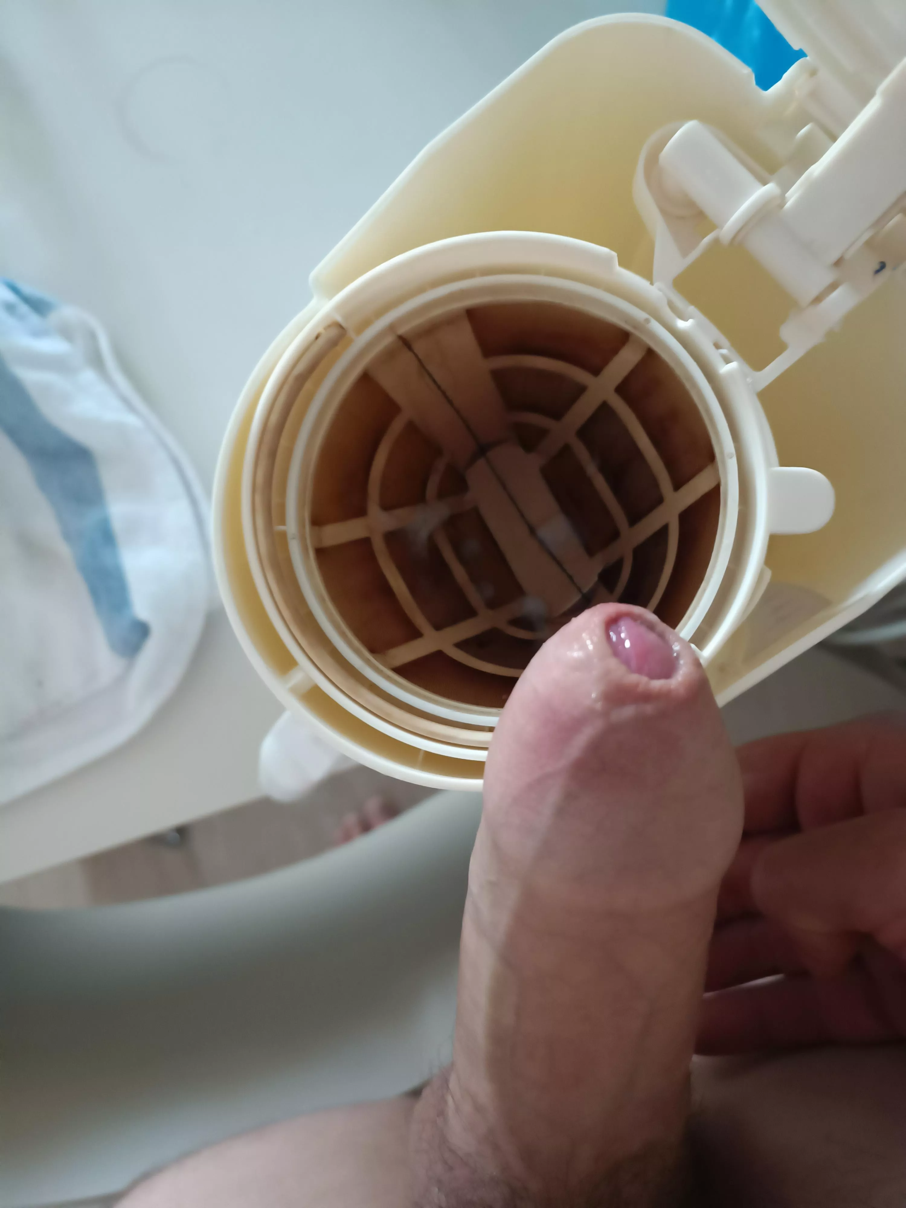 [Proof] Cum in hotel room coffee maker